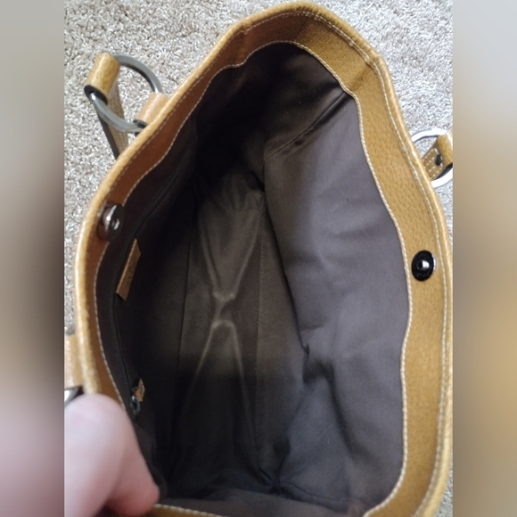 Gucci Medium Tan Monogram Tote Bag - Picture 11 of 16